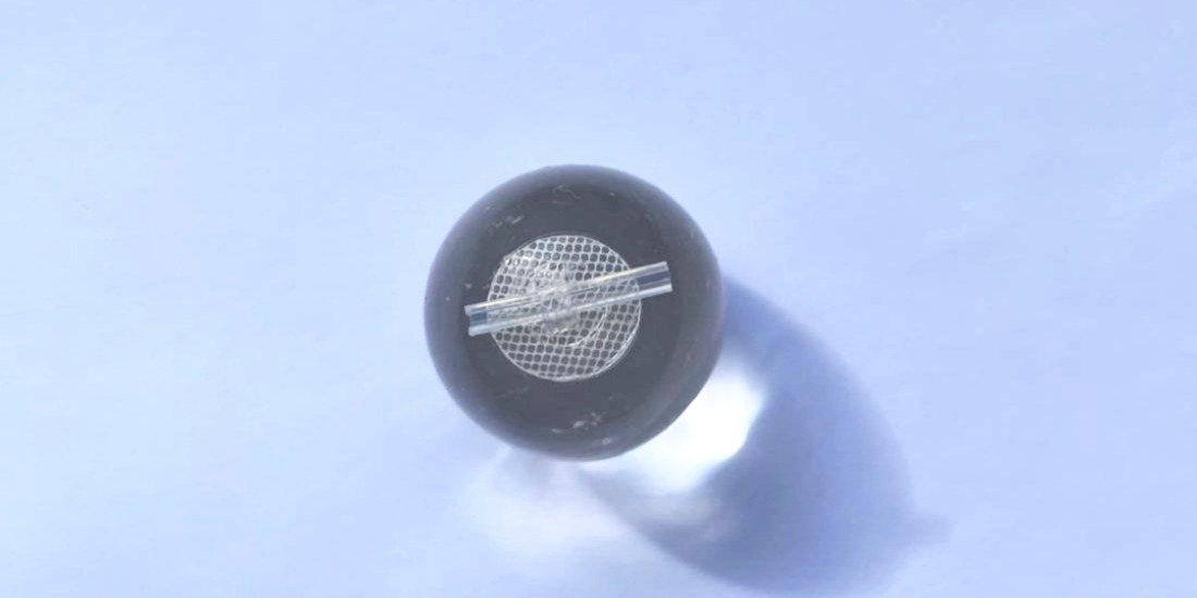 Implant testiculaire POLYsmoooth avec guide-aiguille intégré
