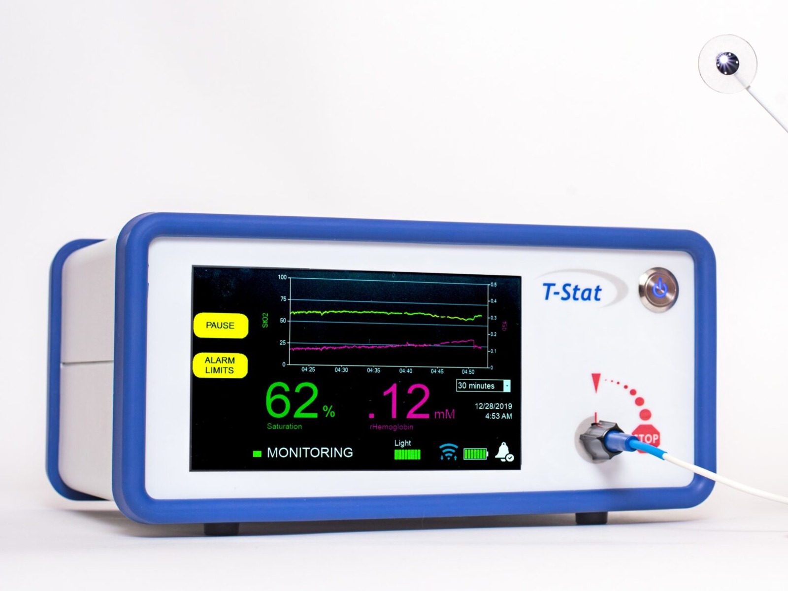 Moniteur T-Stat 2.0 affichant une StO₂ de 62 % et sa courbe de tendance, avec le capteur relié